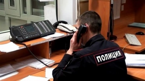Полицейские Богучарского района задержали мужчину, вымогавшего деньги у своего соседа